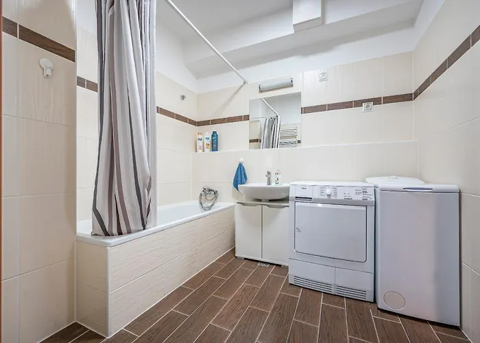 Modern With Garage Apartament *