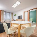 Apartmán Modern With Garage