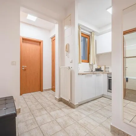 Modern With Garage דירה *