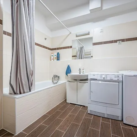 Modern With Garage דירה *